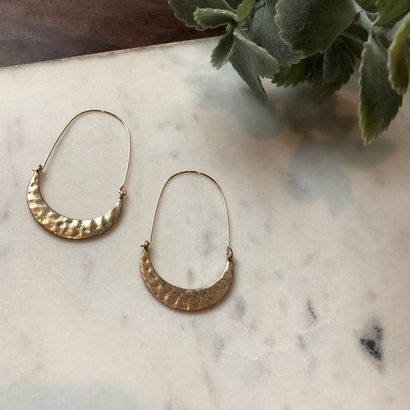 The Scarlett - Semi-Circle Vintage Gold Hoops - Picture 5 of 6